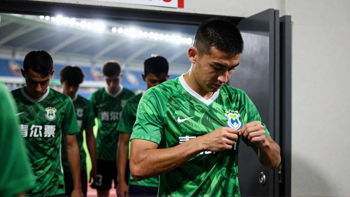Liu Xiaolong Announces Departure, Qingdao West Coast Bids Farewell to Young Forward